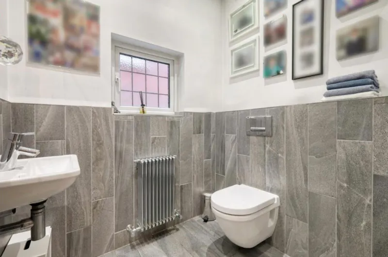 Rayleigh Black & White Home , D2891 (photo 24)