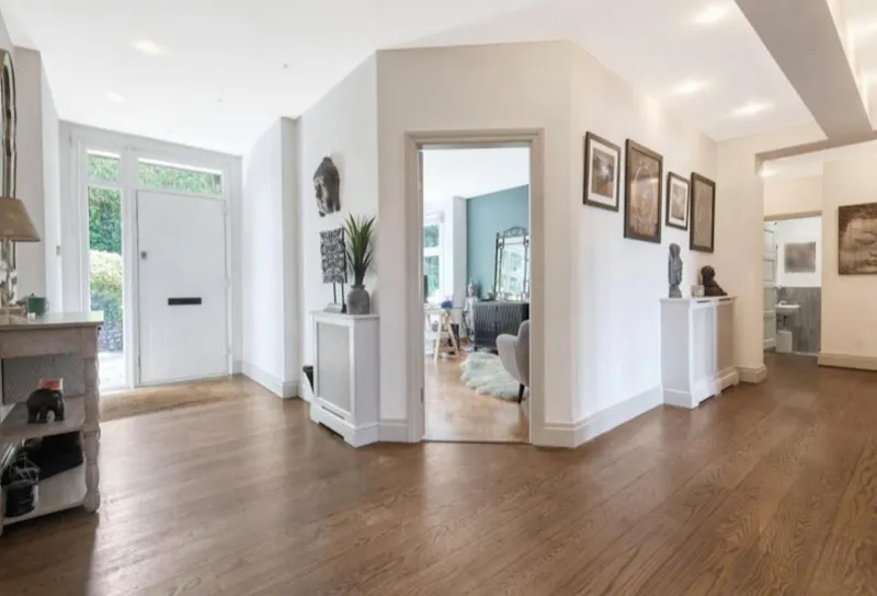 Entrance hall at Rayleigh Black & White Home , D2891 (photo 12)