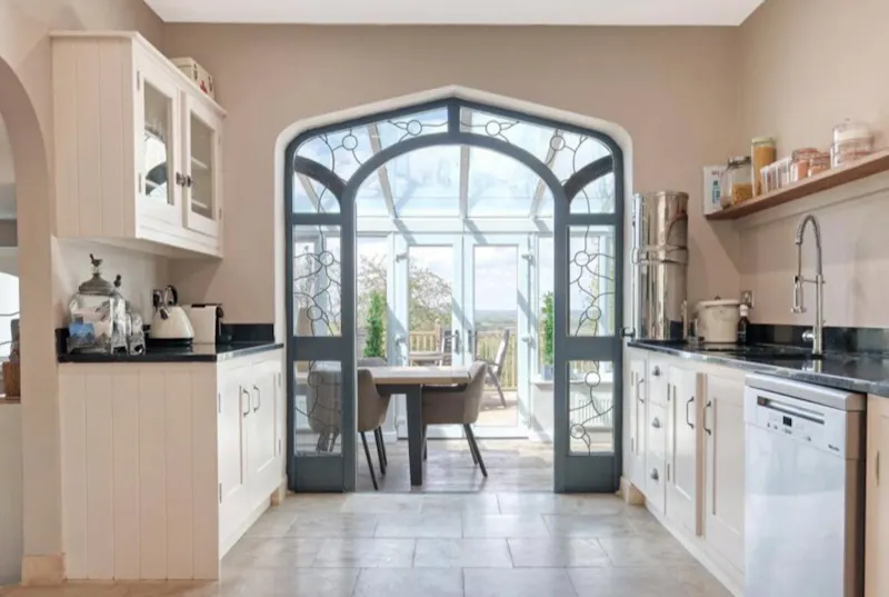 Rayleigh Black & White Home , D2891 (photo 5)