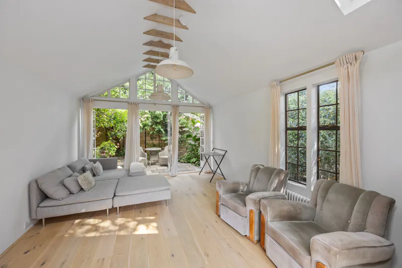 Beams at American Style Bohemian House, D2892 (photo 66)