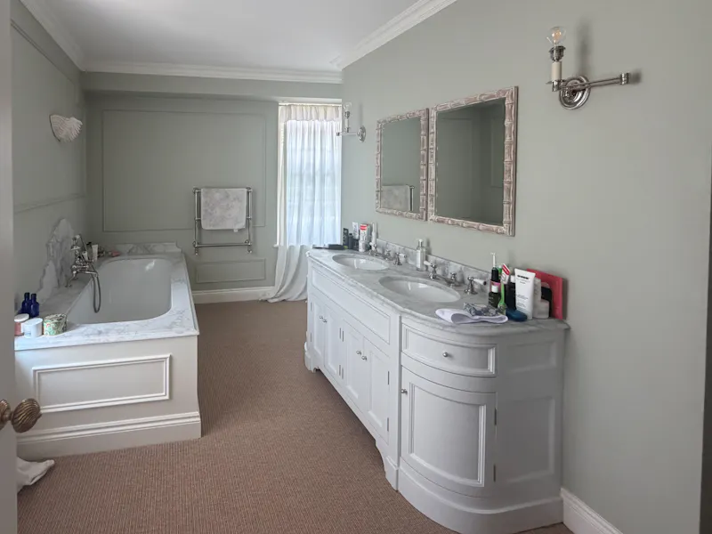 Bath at Modern Georgian Cotswold Home, D2893 (photo 31)