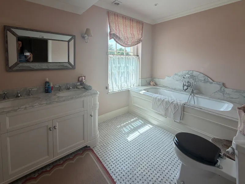Bath at Modern Georgian Cotswold Home, D2893 (photo 33)