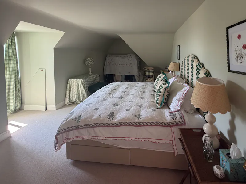 Bedroom at Modern Georgian Cotswold Home, D2893 (photo 38)