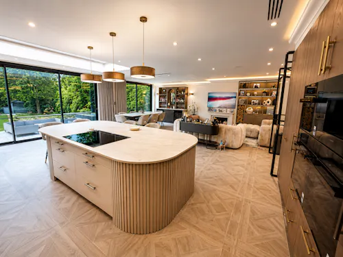 Luxe Mill Hill Home, D2894