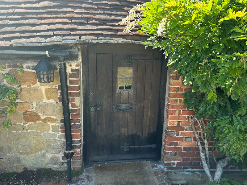 Whimsical Liphook Tudor Cottage, C962 (photo 26)