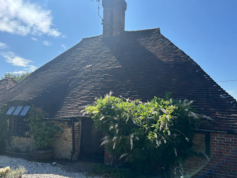 Whimsical Liphook Tudor Cottage, C962 (photo 28)