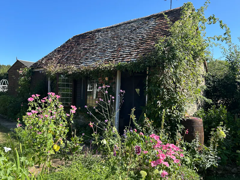 Whimsical Liphook Tudor Cottage, C962 (photo 31)