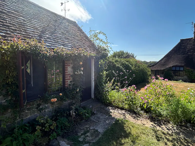 Whimsical Liphook Tudor Cottage, C962 (photo 29)
