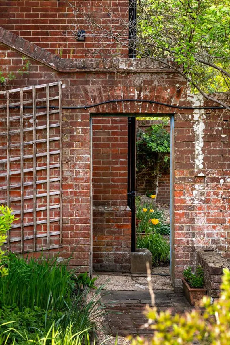 Untouched Period Surrey Estate, B2152 (photo 40)