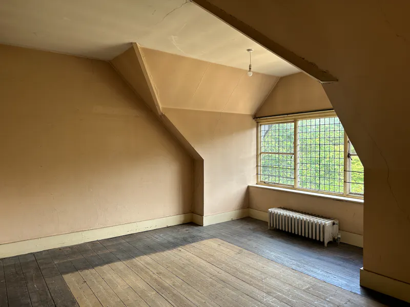Bedroom at Untouched Period Surrey Estate, B2152 (photo 30)