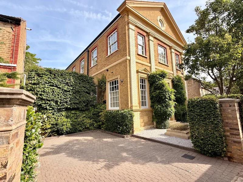Driveway at Grand Teddington Heritage Home, B2153 (photo 33)