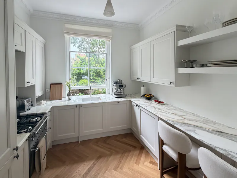 Kitchen at Stylish Chelsea Townshouse Flat, F1283 (photo 5)