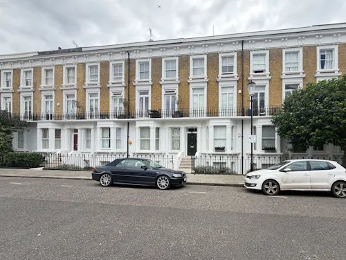 Stylish Chelsea Townshouse Flat, F1283