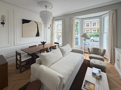 Stylish Chelsea Townshouse Flat, F1283