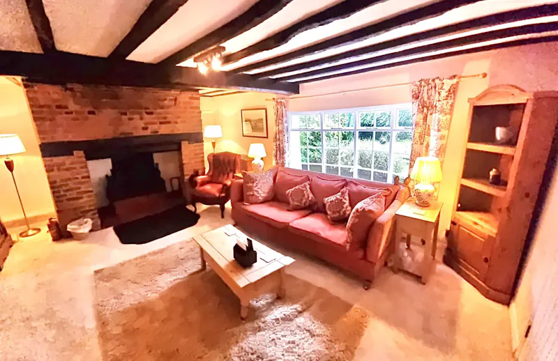 Beams at Chilham Victorian Cottage, C932 (photo 6)