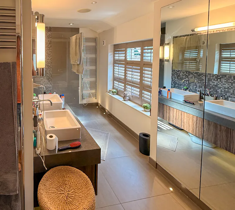 Bathroom at Elegant Georgian House, A1712 (photo 23)