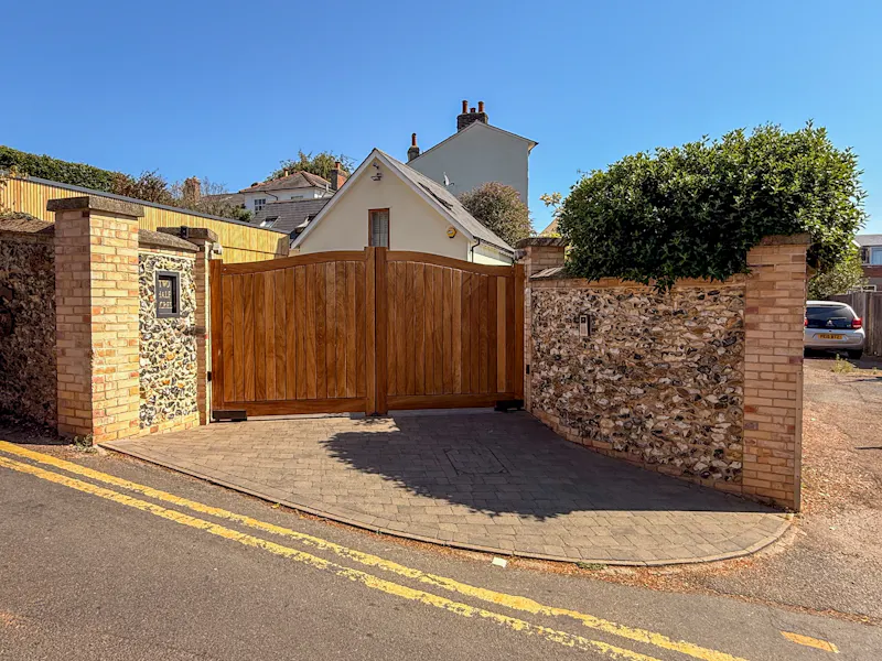 Gate at Elegant Georgian House, A1712 (photo 46)