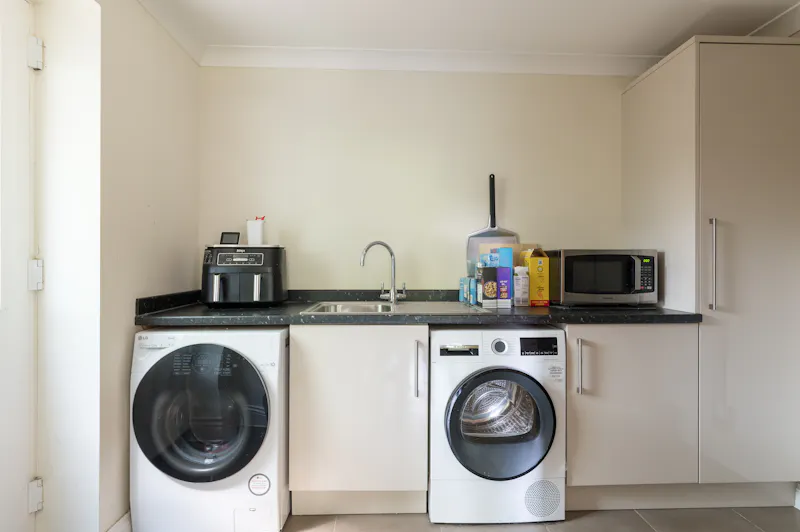 Utility room at Great Horwood Suburban House, D2898 (photo 12)