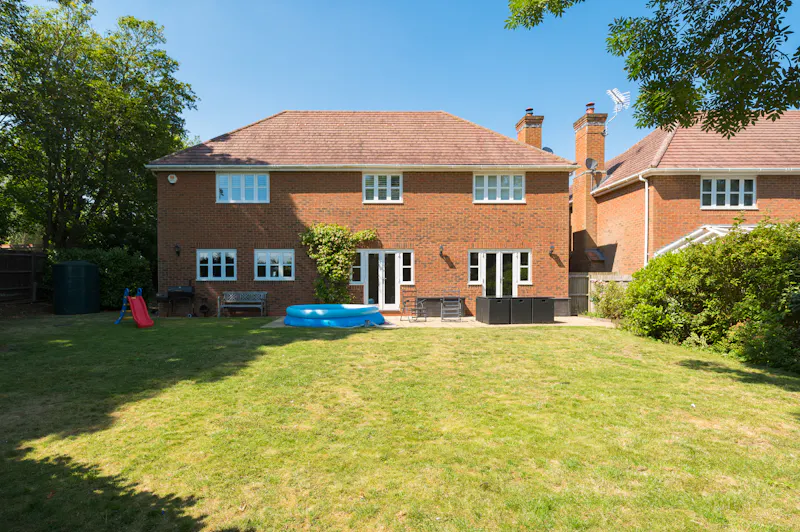 Garden at Great Horwood Suburban House, D2898 (photo 33)