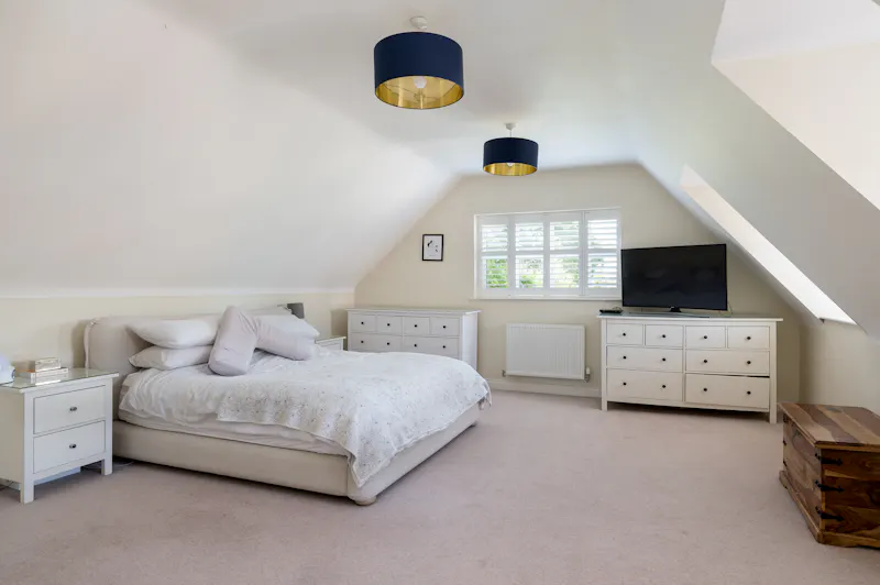 Bedroom at Great Horwood Suburban House, D2898 (photo 15)