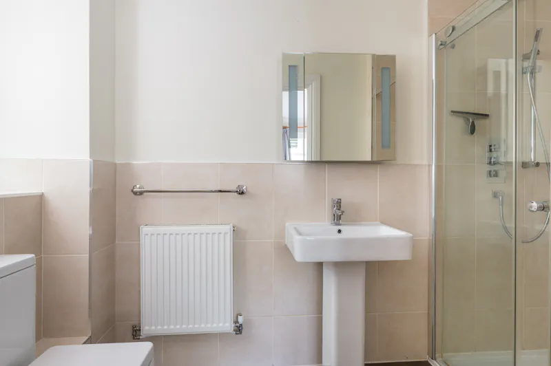 Bathroom at Great Horwood Suburban House, D2898 (photo 22)
