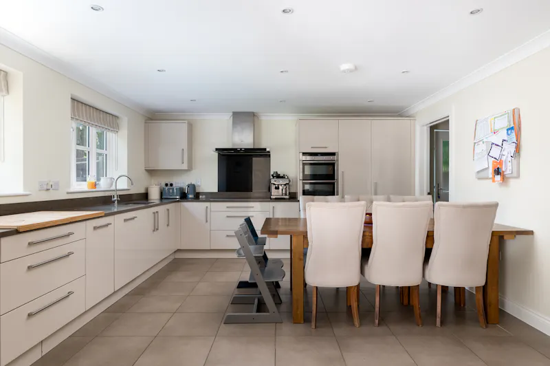 Kitchen at Great Horwood Suburban House, D2898 (photo 7)