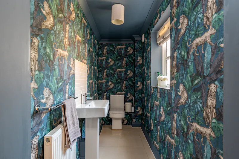 Wallpaper at Great Horwood Suburban House, D2898 (photo 29)