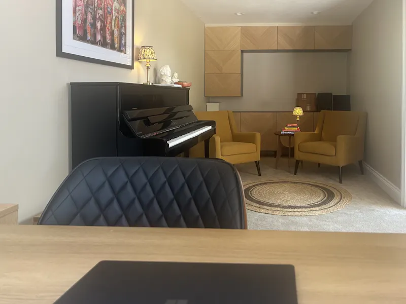 Surrey Family Home w Office, D2895 (photo 14)