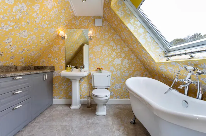 Bath at Folkestone Beach Front House, C961 (photo 24)