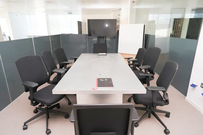 Boardroom at Hospital Police & Office Hayes, T184 (photo 17)