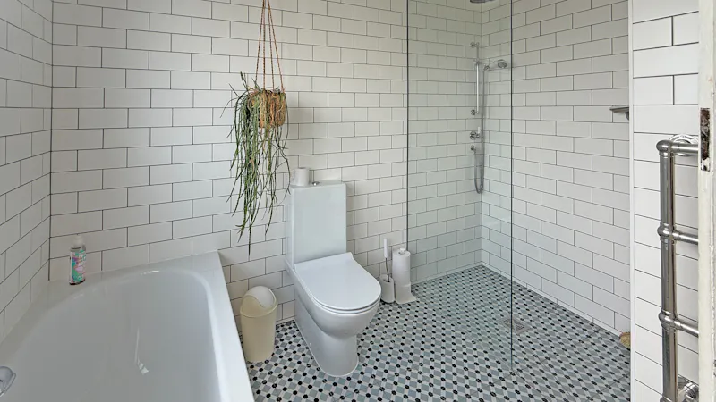 Bath at East Dulwich Family Home, D2899 (photo 25)