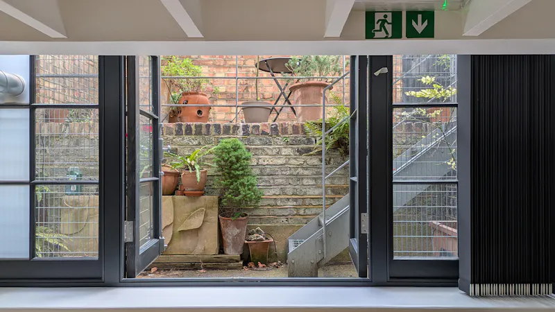 Terrace/Patio at Bethnal Green Victorian Studio, B2163 (photo 7)