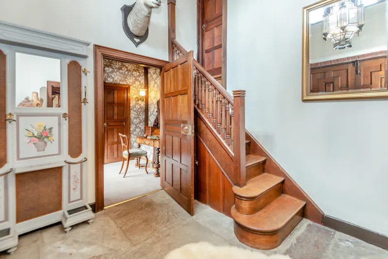 Staircase at Chesham Arts & Crafts Farmhouse, L782 (photo 13)