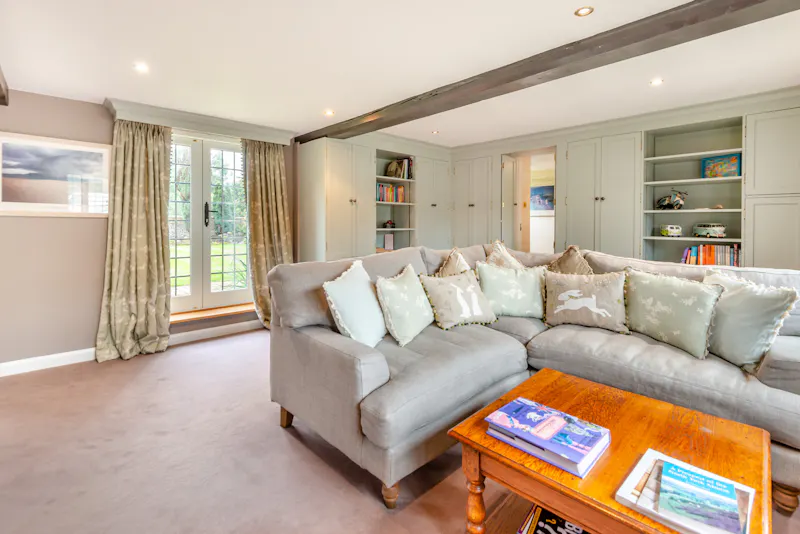 Sitting room at Chesham Arts & Crafts Farmhouse, L782 (photo 37)