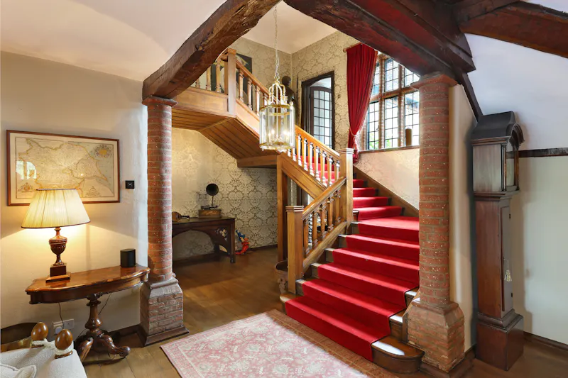 Staircase at Chesham Arts & Crafts Farmhouse, L782 (photo 3)