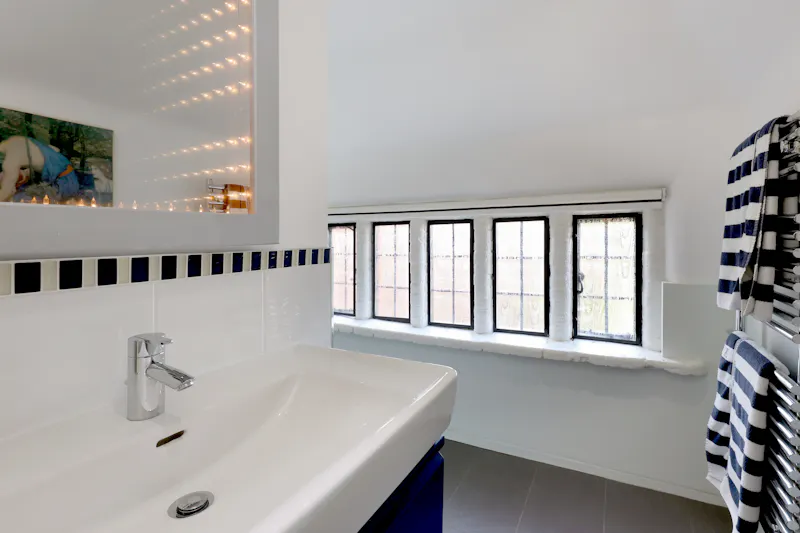 Bathroom at Chesham Arts & Crafts Farmhouse, L782 (photo 67)