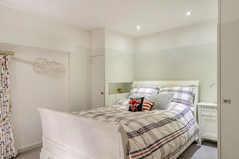 Bedroom at Chesham Arts & Crafts Farmhouse, L782 (photo 65)