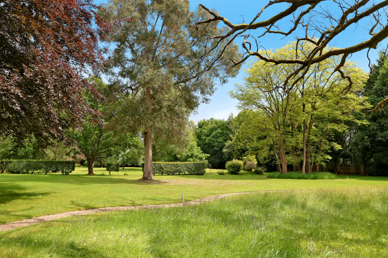 Garden at Chesham Arts & Crafts Farmhouse, L782 (photo 109)