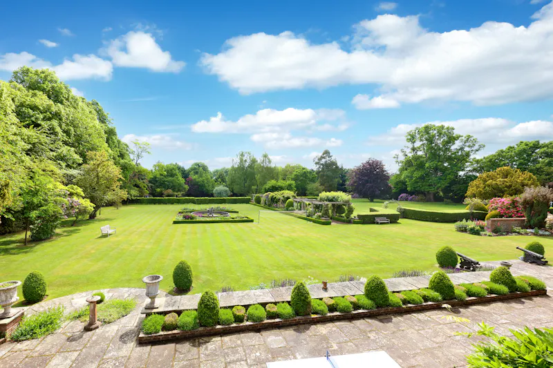 Garden at Chesham Arts & Crafts Farmhouse, L782 (photo 84)