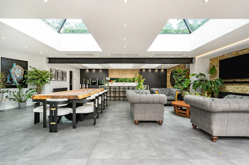 Open plan at Modern Barn Conversion Oxford, L783 (photo 37)