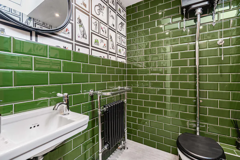 Bathroom at Modern Barn Conversion Oxford, L783 (photo 41)