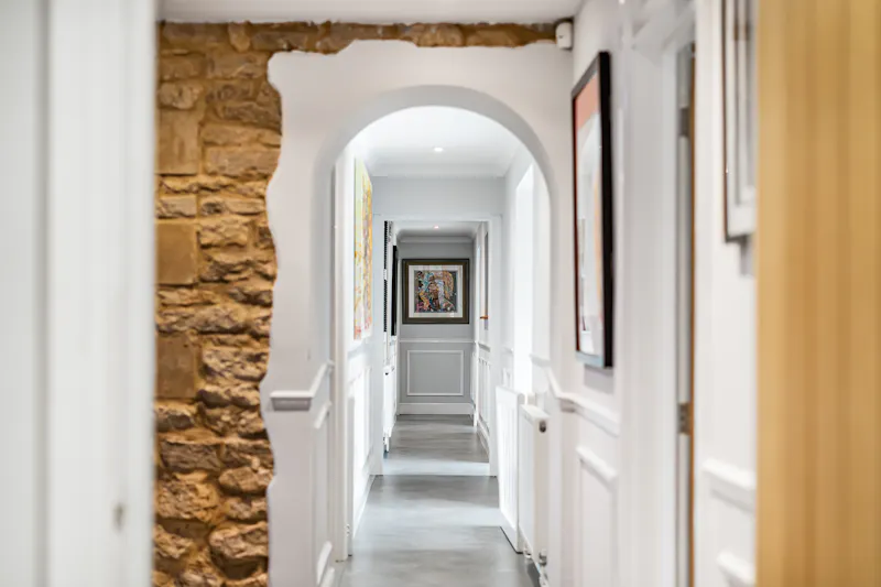 Corridor at Modern Barn Conversion Oxford, L783 (photo 51)