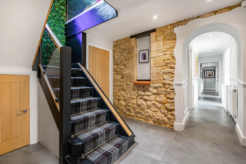 Staircase at Modern Barn Conversion Oxford, L783 (photo 78)
