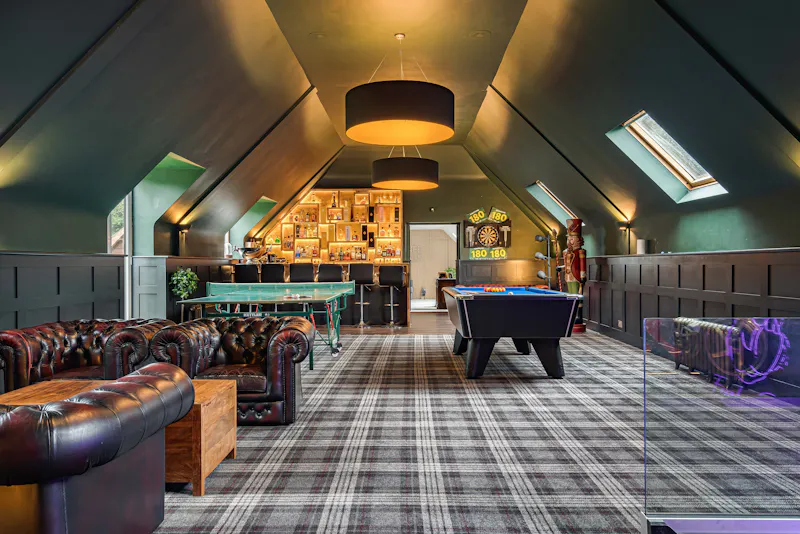 Games room at Modern Barn Conversion Oxford, L783 (photo 87)