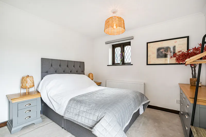Bedroom at Modern Barn Conversion Oxford, L783 (photo 71)