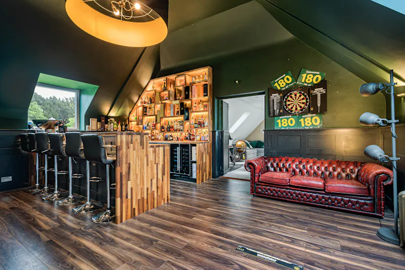 Bar at Modern Barn Conversion Oxford, L783 (photo 85)