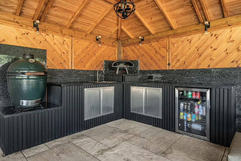 Kitchen at Modern Barn Conversion Oxford, L783 (photo 130)