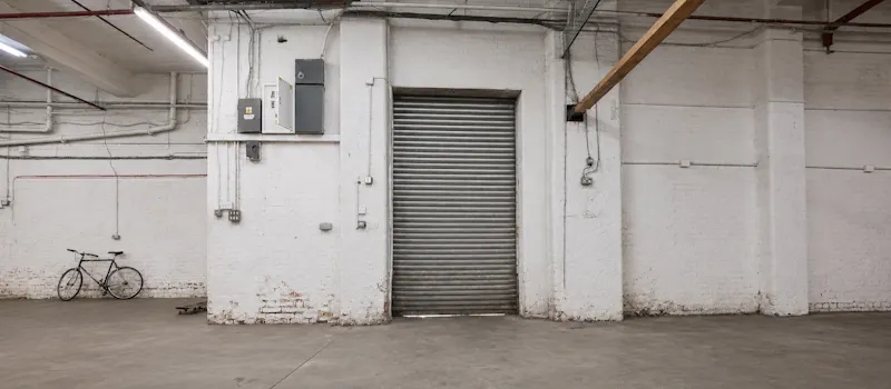 Deptford Empty Warehouse, N579 (photo 2)