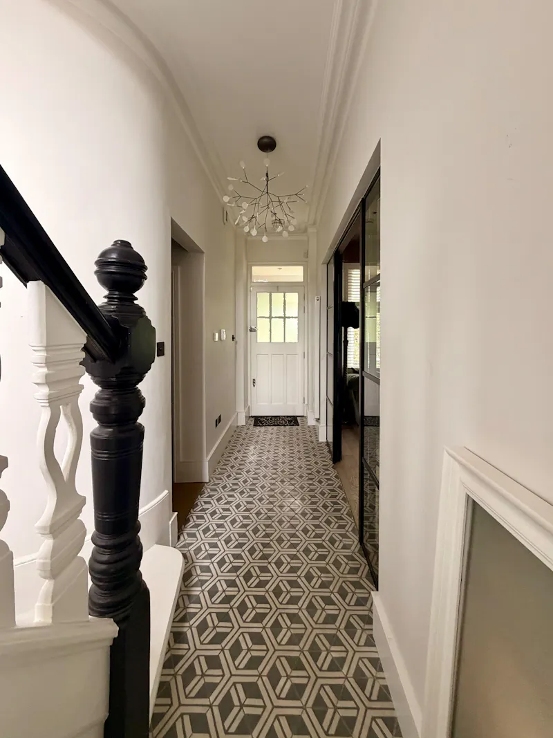 Entrance hall at Muswell Hill Edwardian Home, E556 (photo 14)