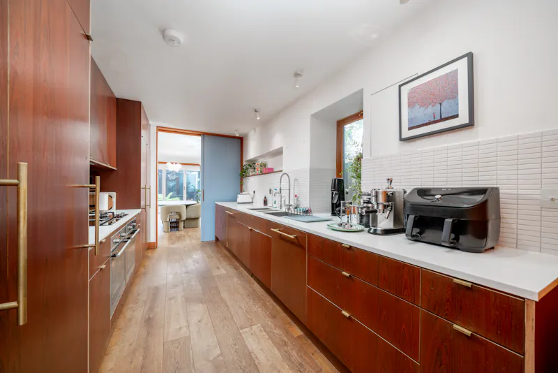 Kitchen at London Fields Modern Home, K520 (photo 9)